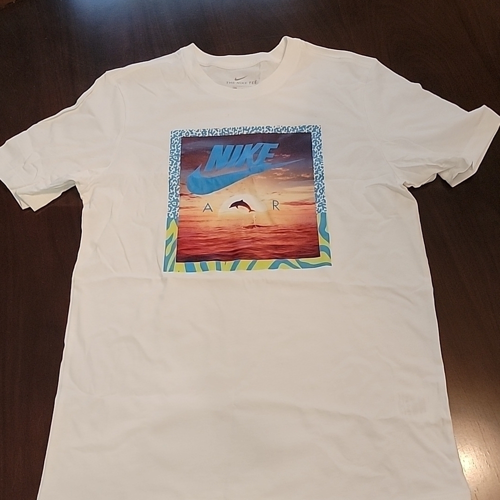 Nike NWOT Tshirt short sleeve